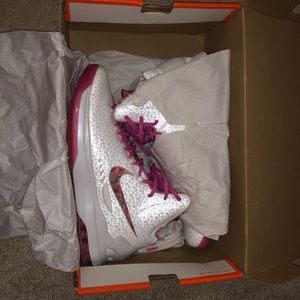 Gently worn KD V Aunt Pearl size 12
